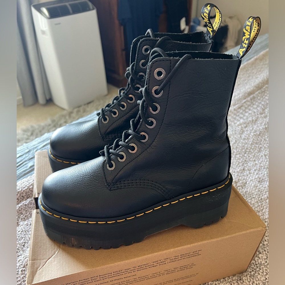 NIB Dr. Martin 1460 Pascal Max Black Platform Boots Size 8